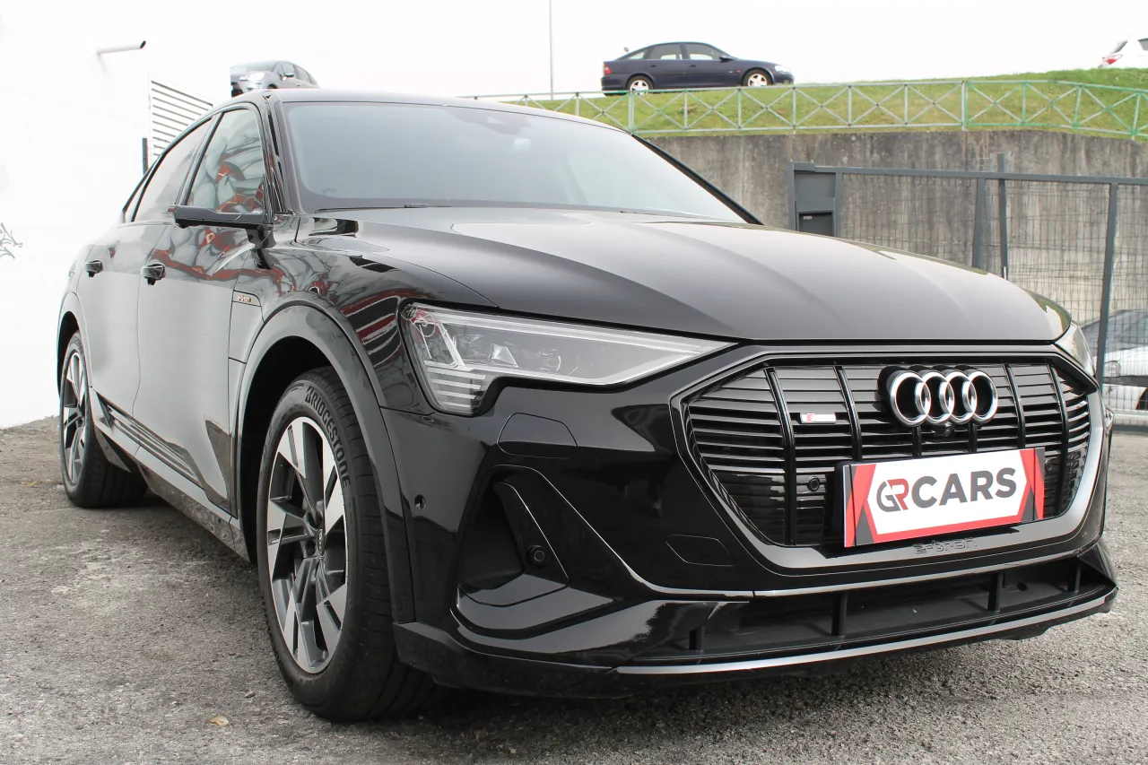 Audi E-tron GR Cars Stand Automóvel