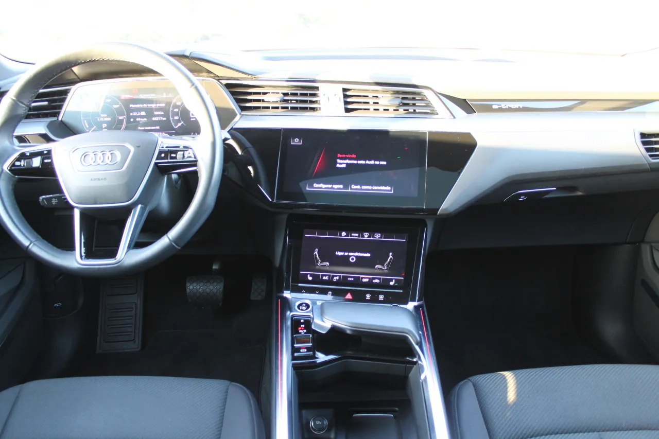 Audi E-tron GR Cars Stand Automóvel