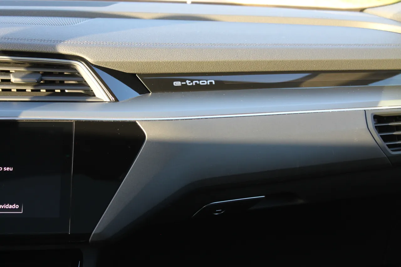 Audi E-tron GR Cars Stand Automóvel