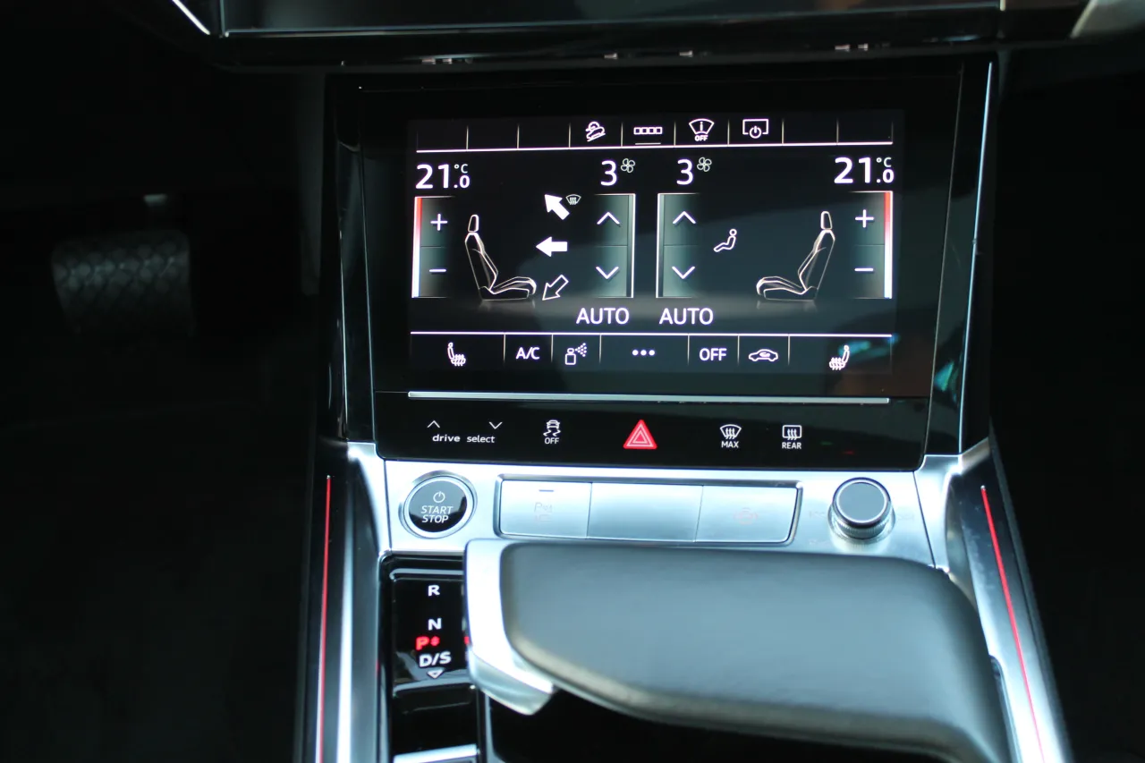 Audi E-tron GR Cars Stand Automóvel