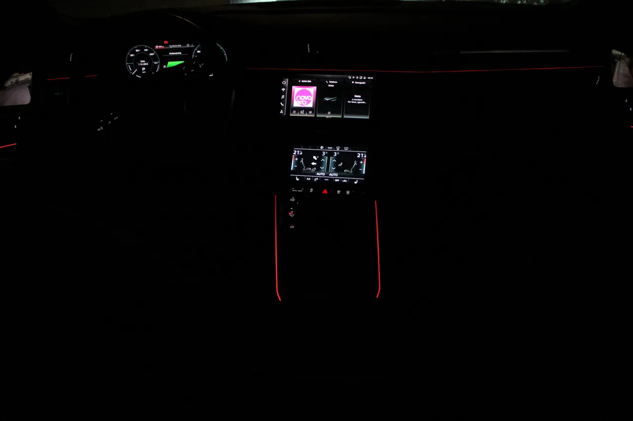 Audi E-tron GR Cars Stand Automóvel
