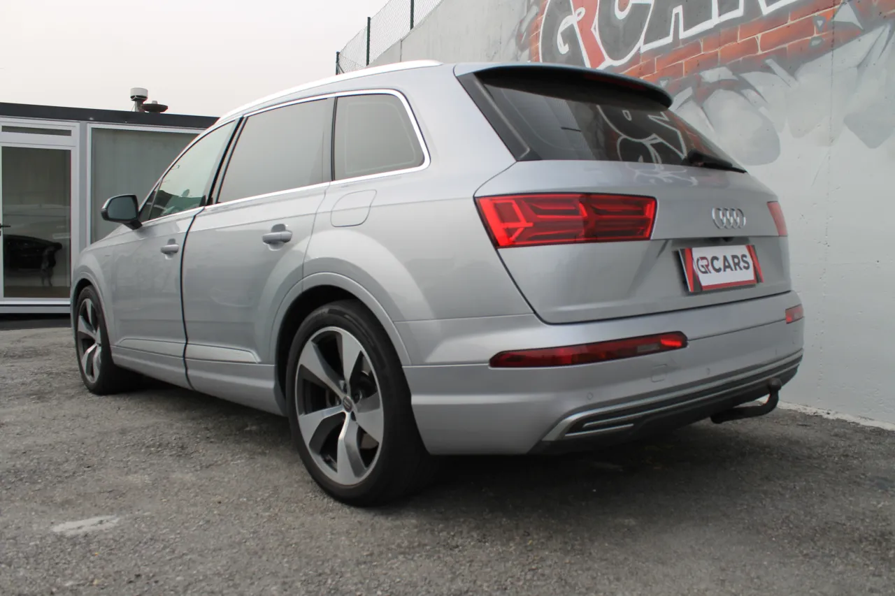 Audi Q7 E-Tron Plug-in Híbrido GR Cars Stand Automóvel