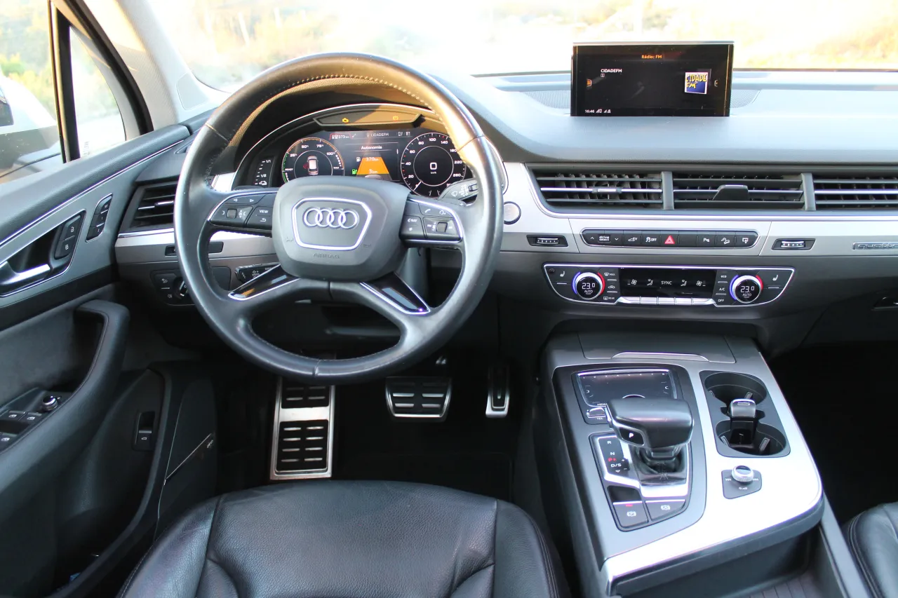 Audi Q7 E-Tron Plug-in Híbrido GR Cars Stand Automóvel