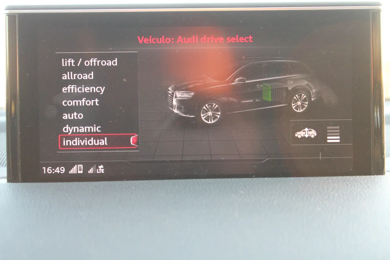 Audi Q7 E-Tron Plug-in Híbrido GR Cars Stand Automóvel