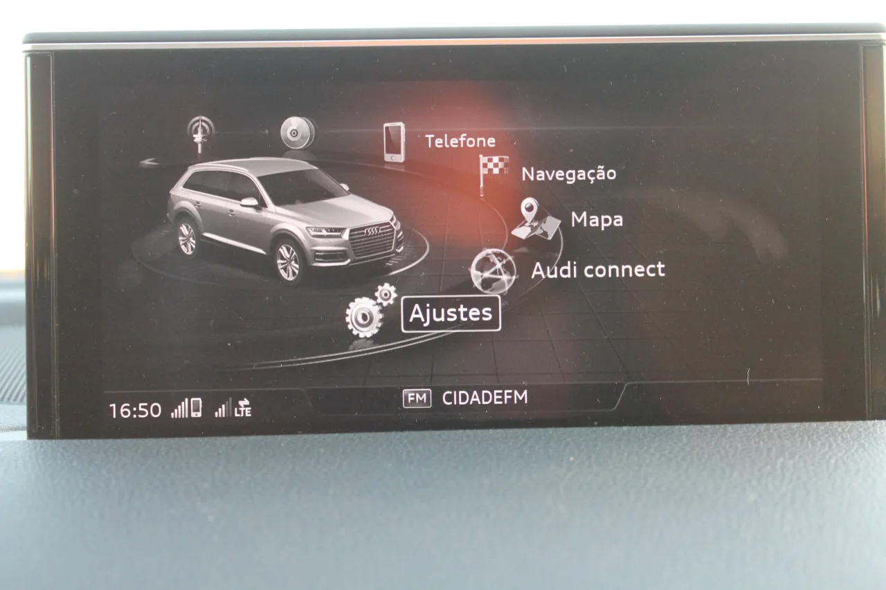 Audi Q7 E-Tron Plug-in Híbrido GR Cars Stand Automóvel