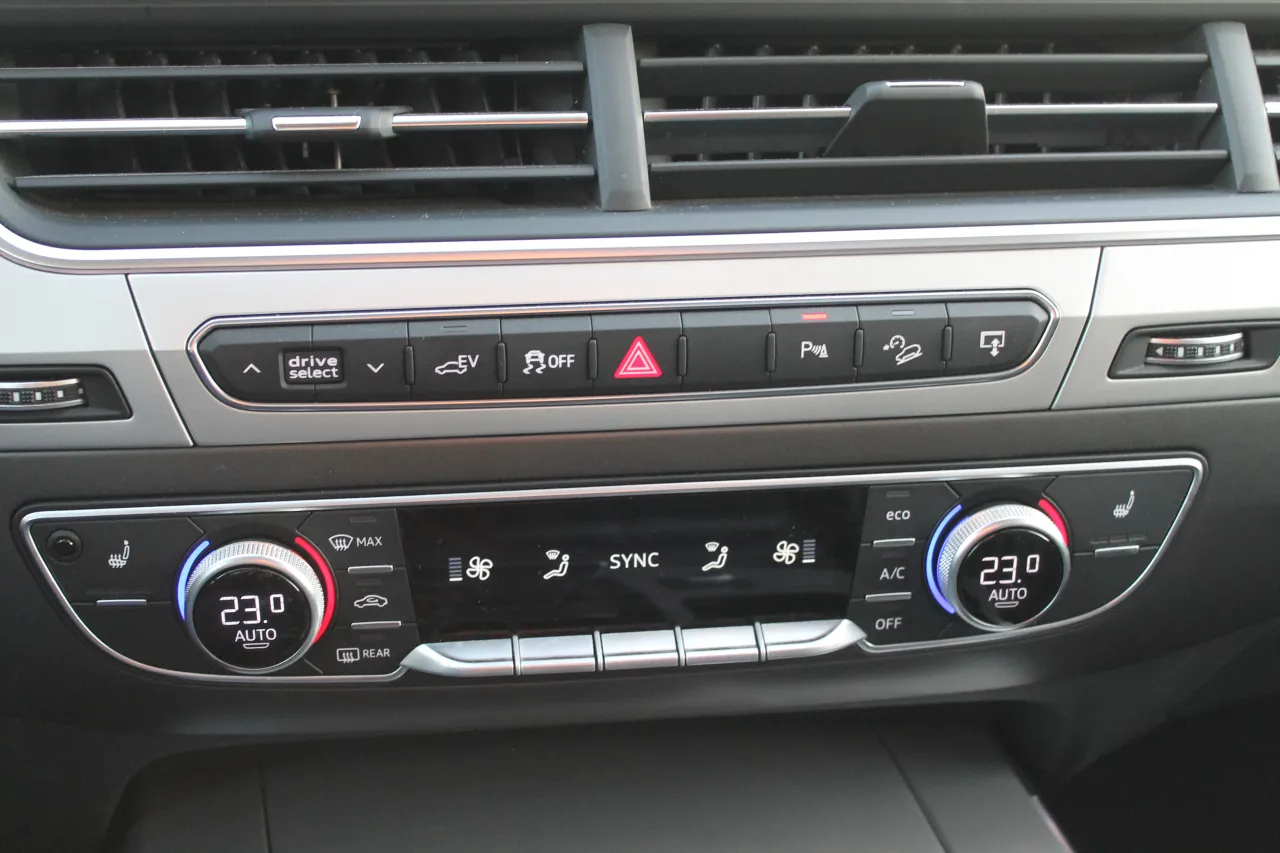 Audi Q7 E-Tron Plug-in Híbrido GR Cars Stand Automóvel