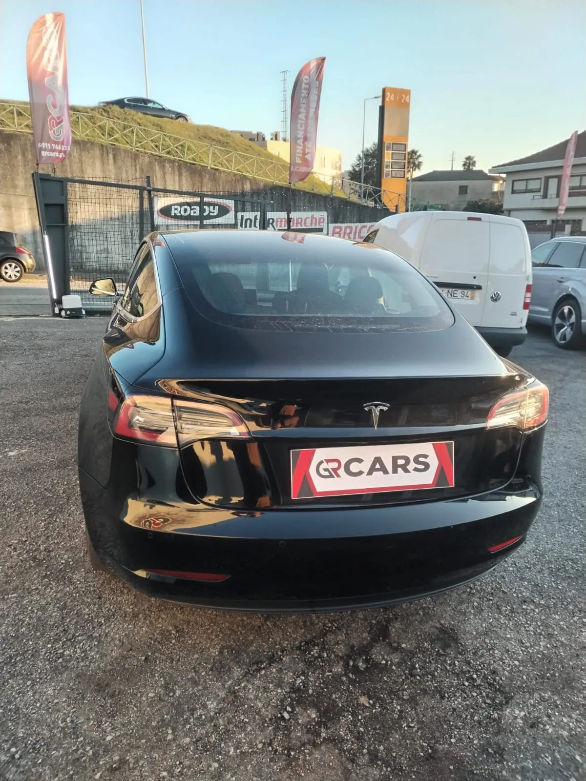 Tesla Model 3 Long Range GR Cars Stand Automóvel