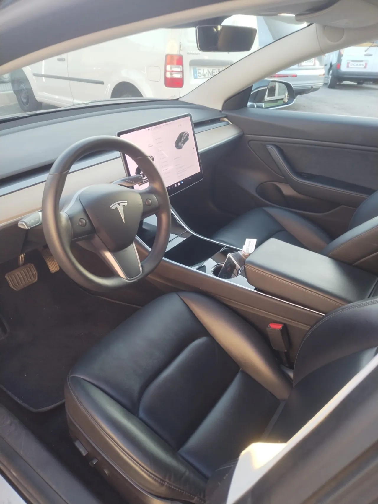Tesla Model 3 Long Range GR Cars Stand Automóvel
