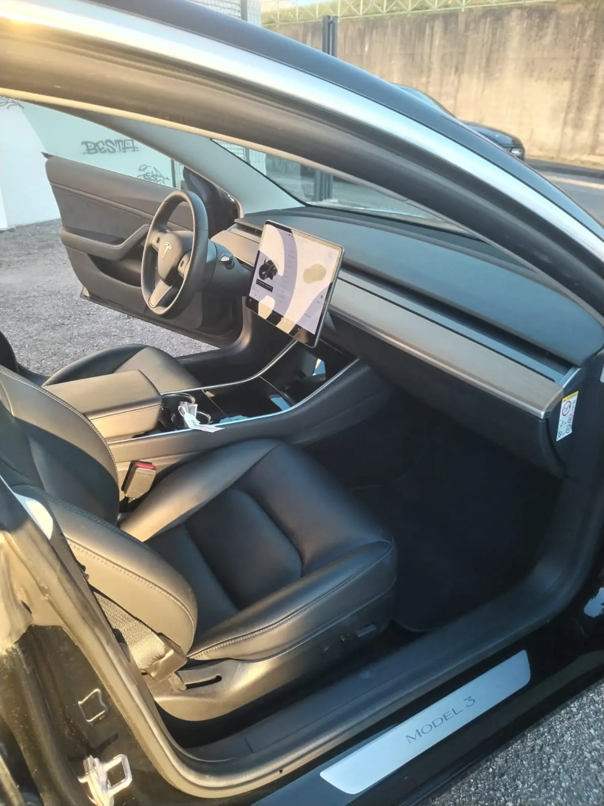 Tesla Model 3 Long Range GR Cars Stand Automóvel