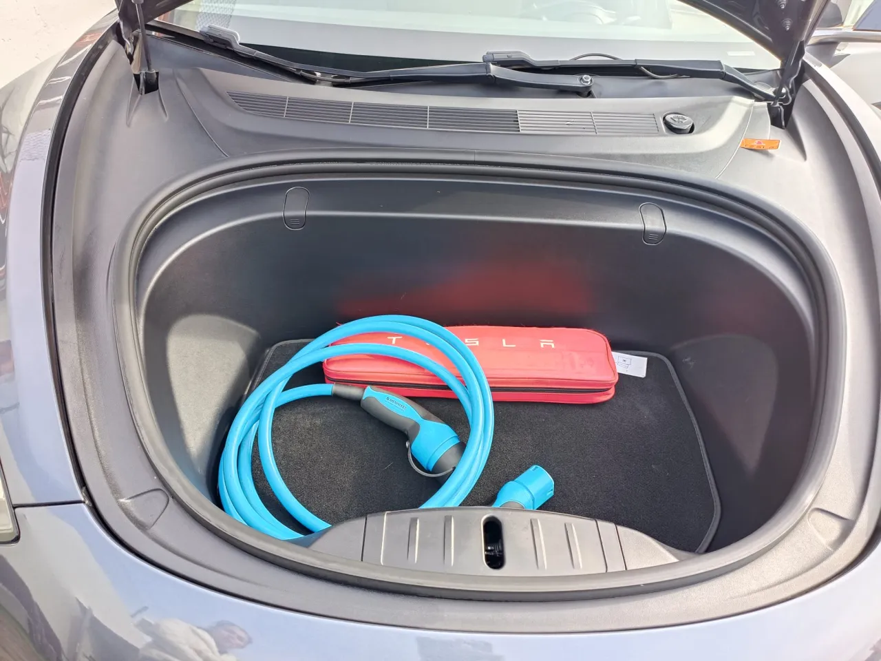 TESLA MODEL 3 GR Cars Stand Automóvel