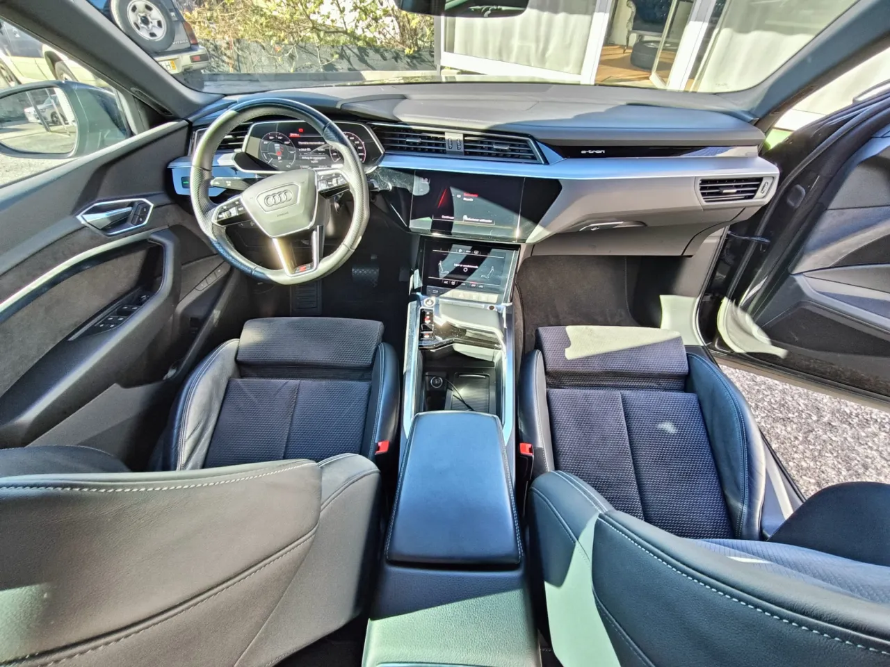 Audi E-Tron Sportback GR Cars Stand Automóvel