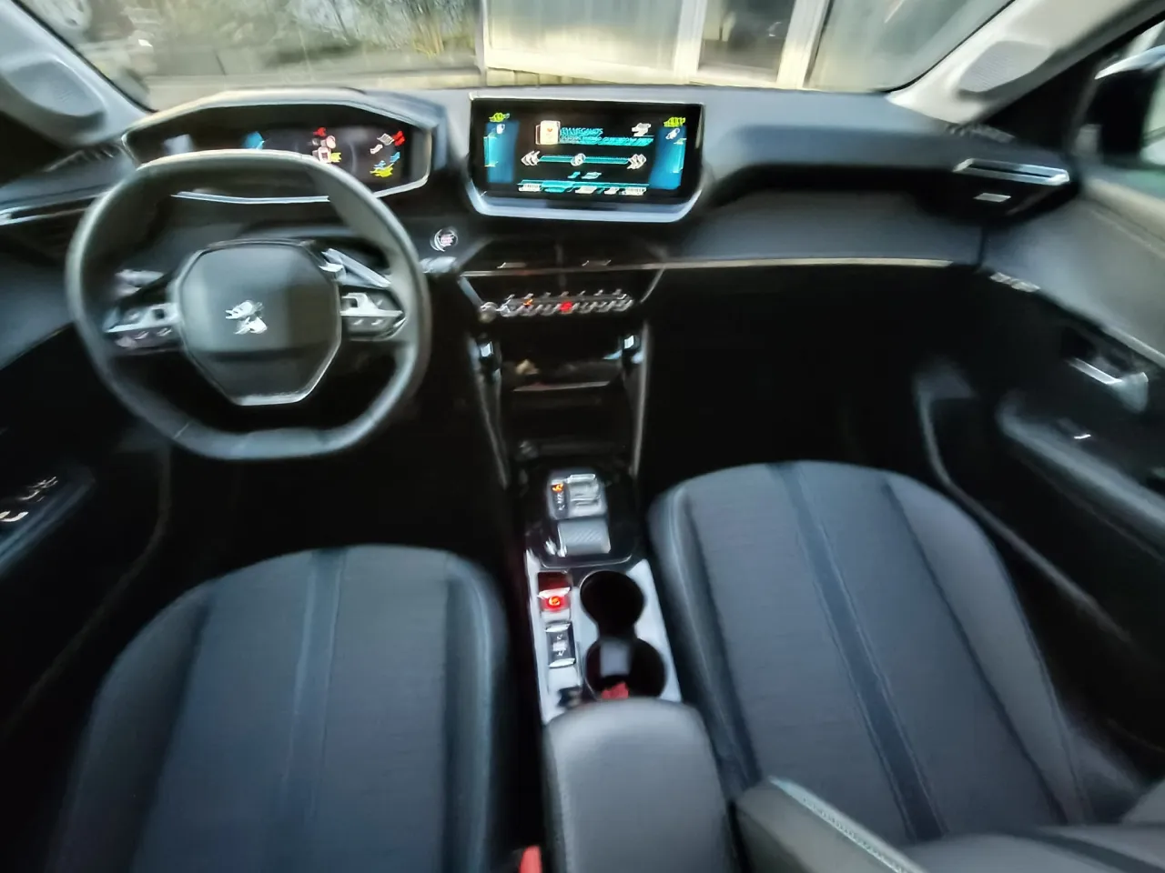 Peugeot E-208 GR Cars Stand Automóvel
