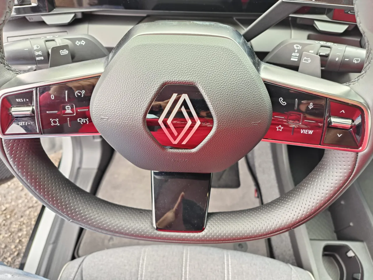 Renault Mégane E-Tech 40 GR Cars Stand Automóvel