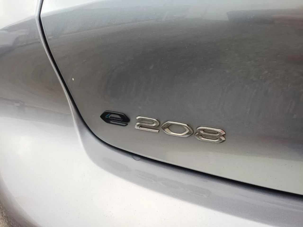 Peugeot e-208 GR Cars Stand Automóvel