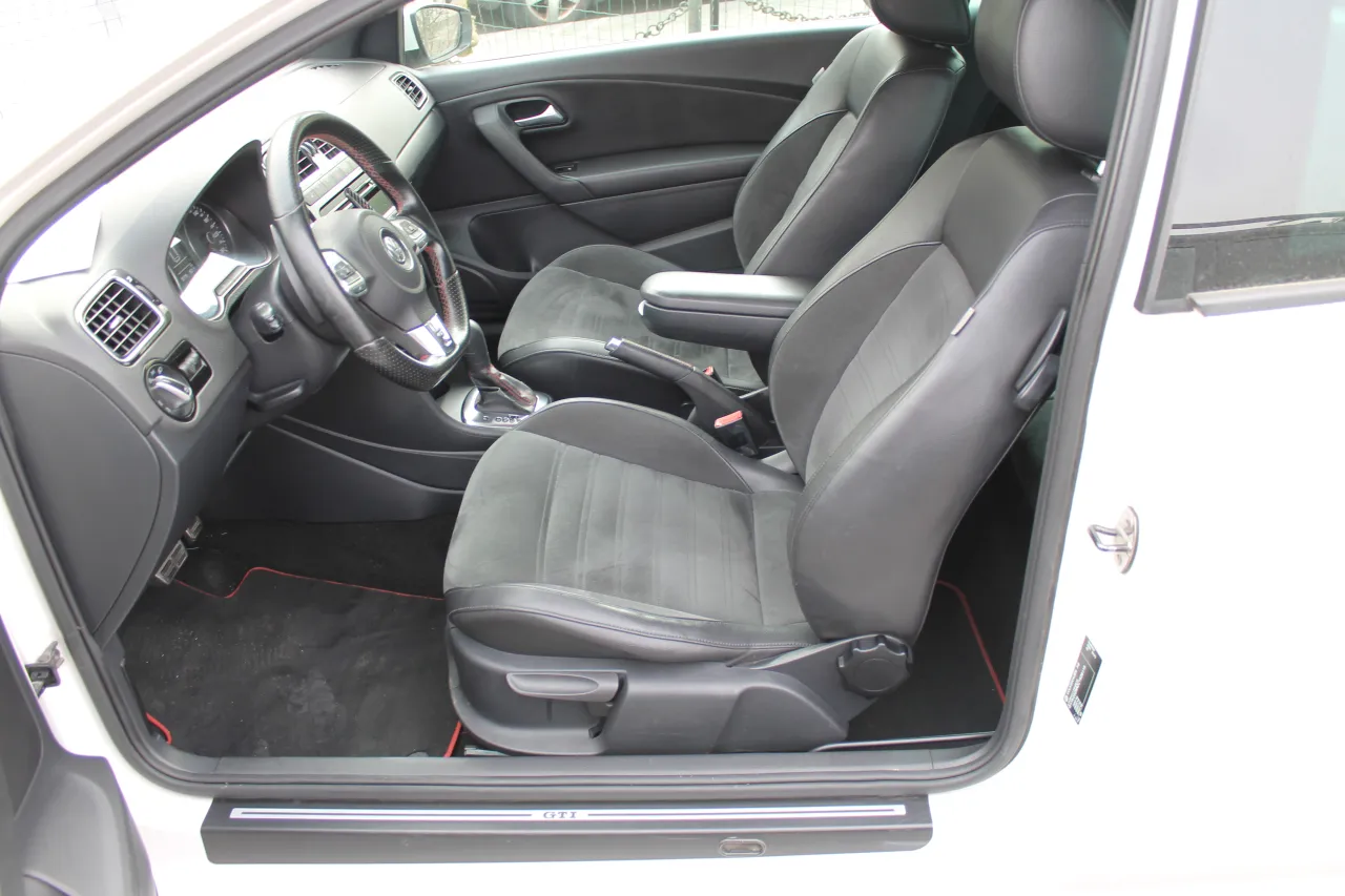 Polo GTI 1.4 GR Cars Stand Automóvel