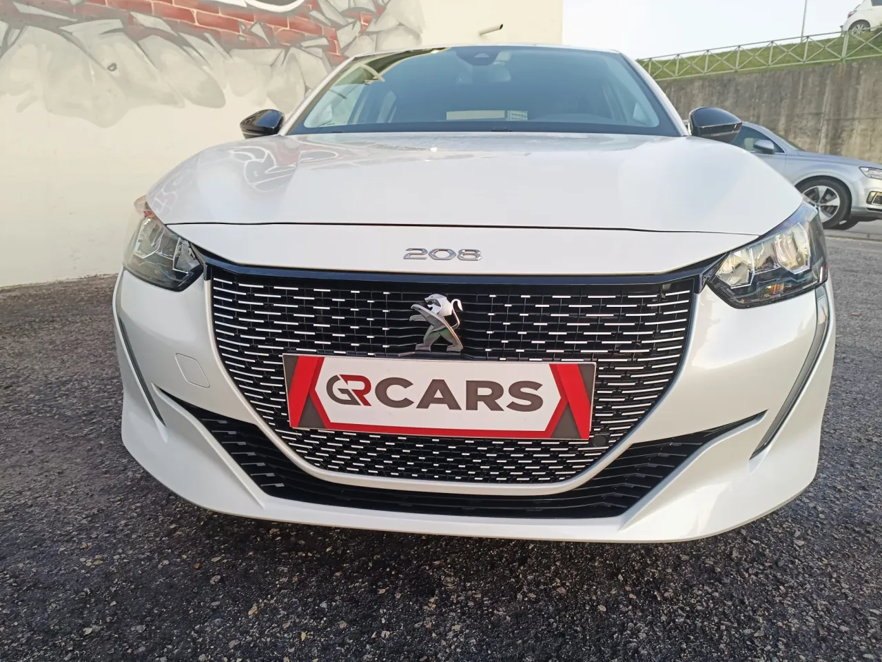 Peugeot E-208 GR Cars Stand Automóvel