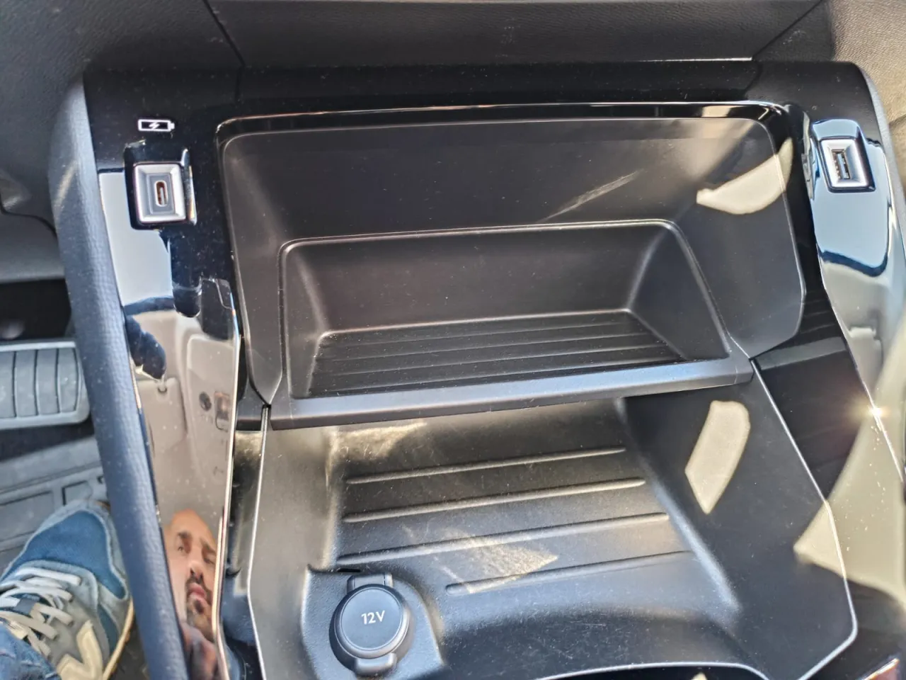 Peugeot E-208 GR Cars Stand Automóvel