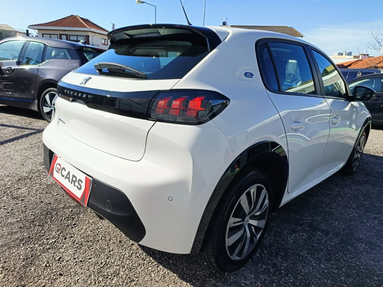 Peugeot E-208 GR Cars Stand Automóvel
