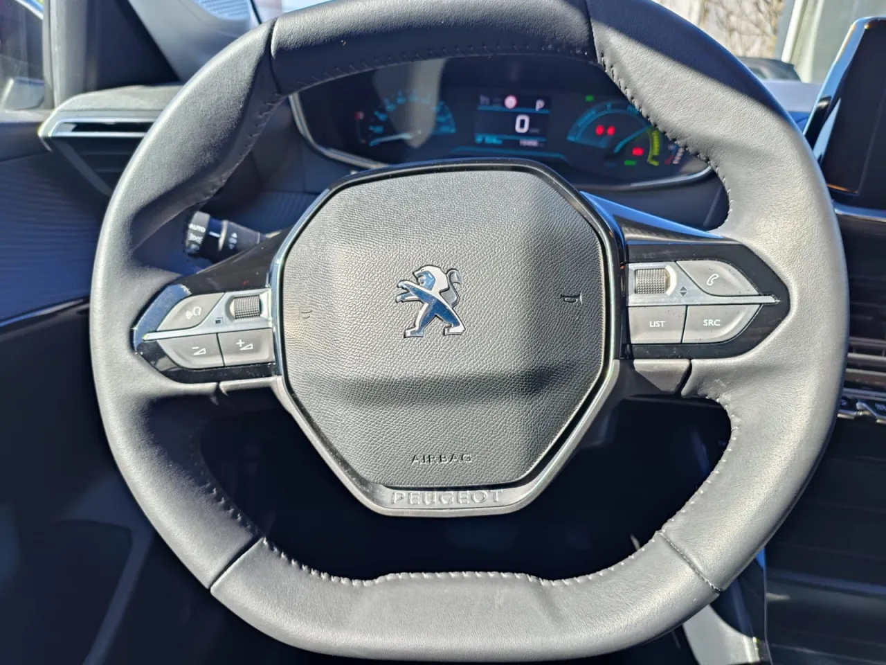 Peugeot E-208 GR Cars Stand Automóvel