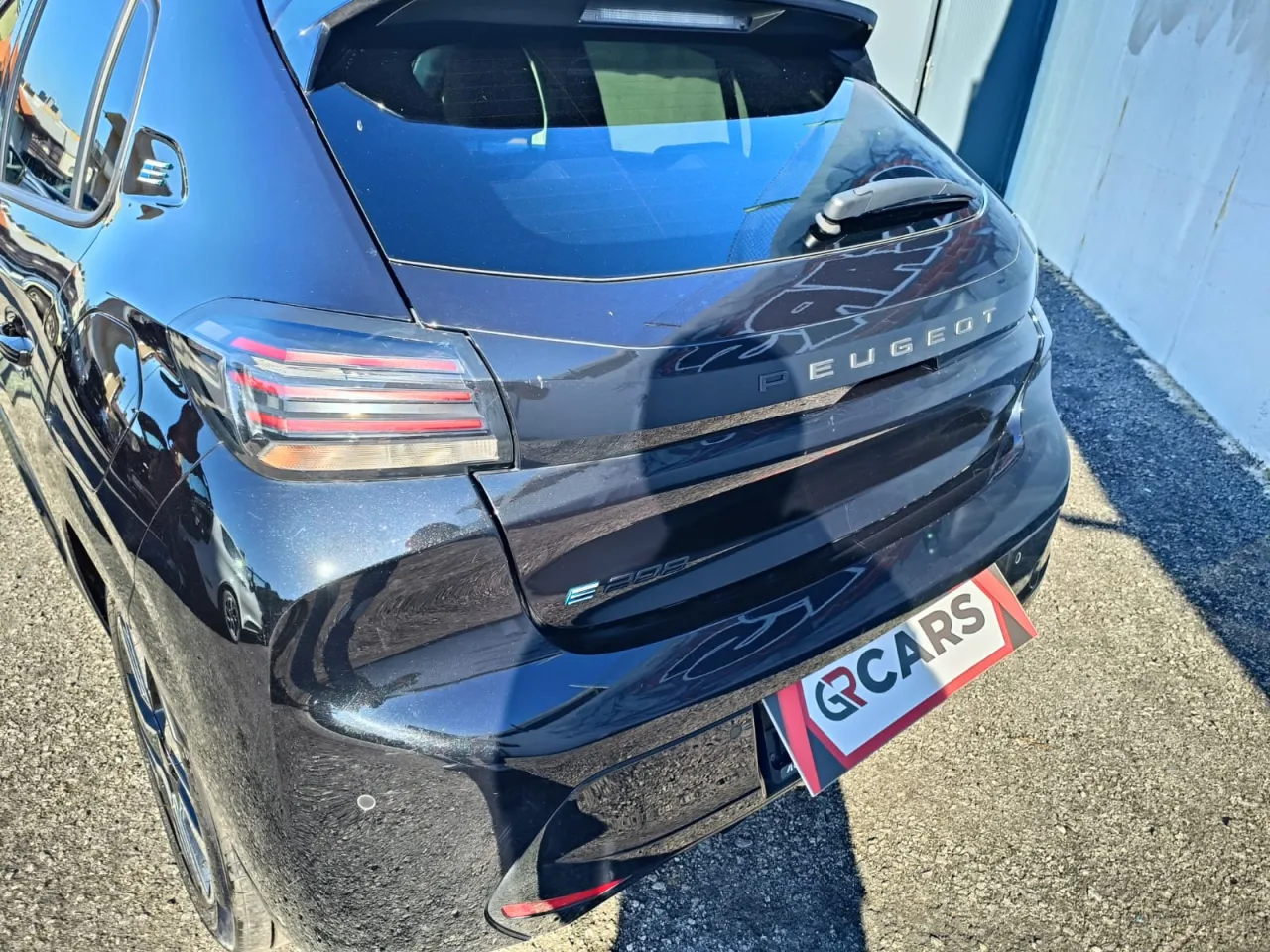 Peugeot E-208 2024 GR Cars Stand Automóvel