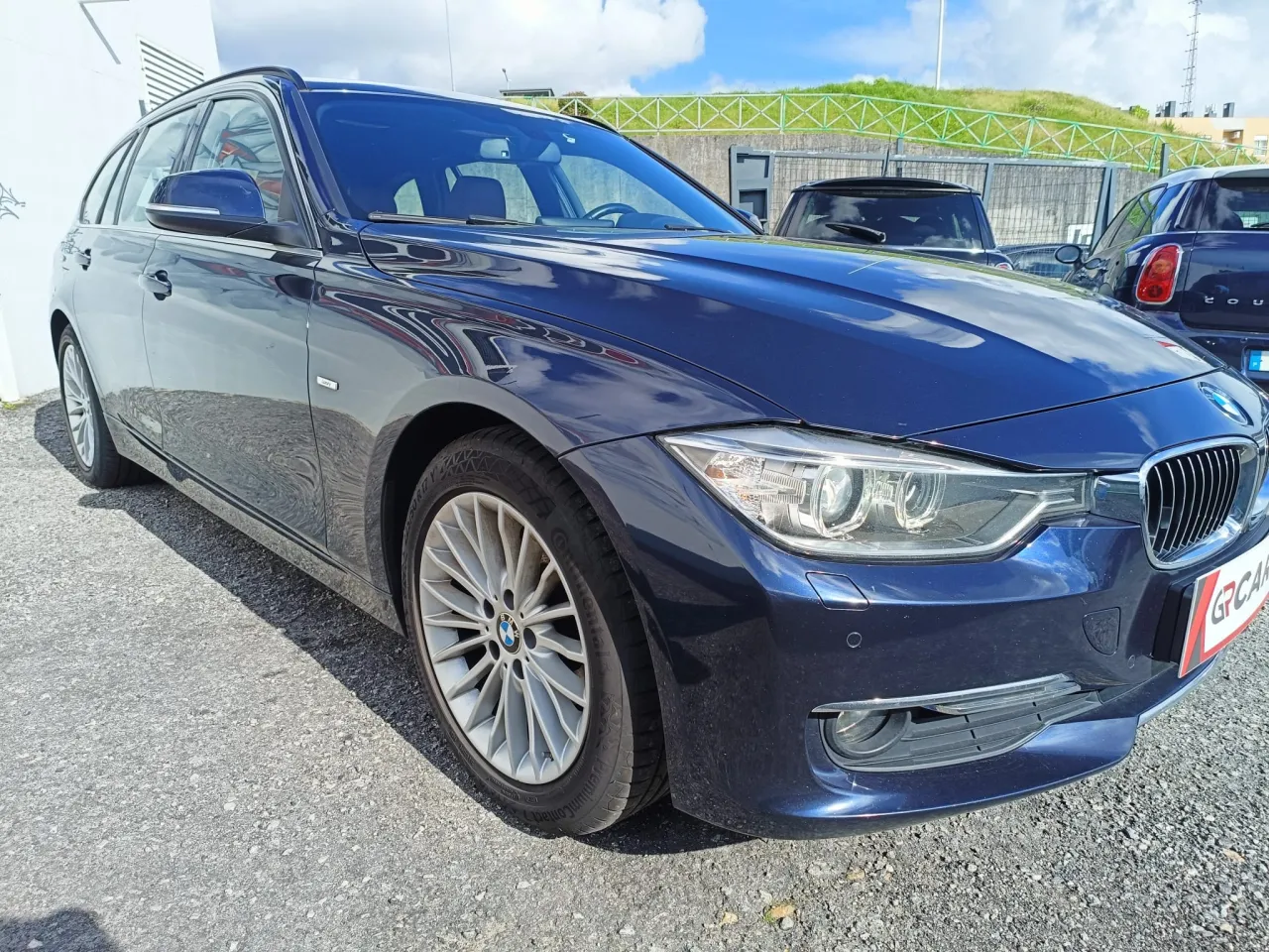 BMW 318D Luxury GR Cars Stand Automóvel