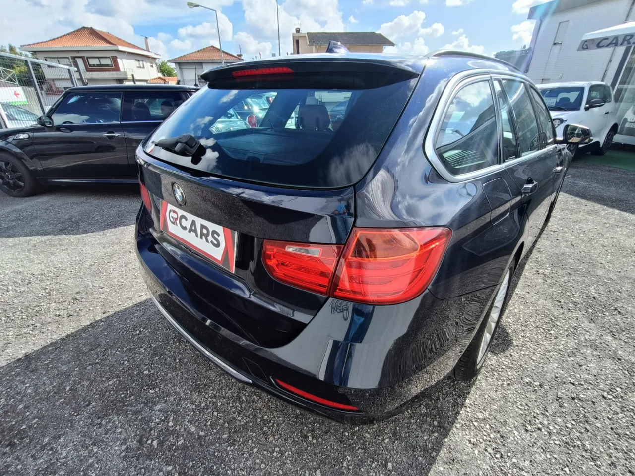 BMW 318D Luxury GR Cars Stand Automóvel