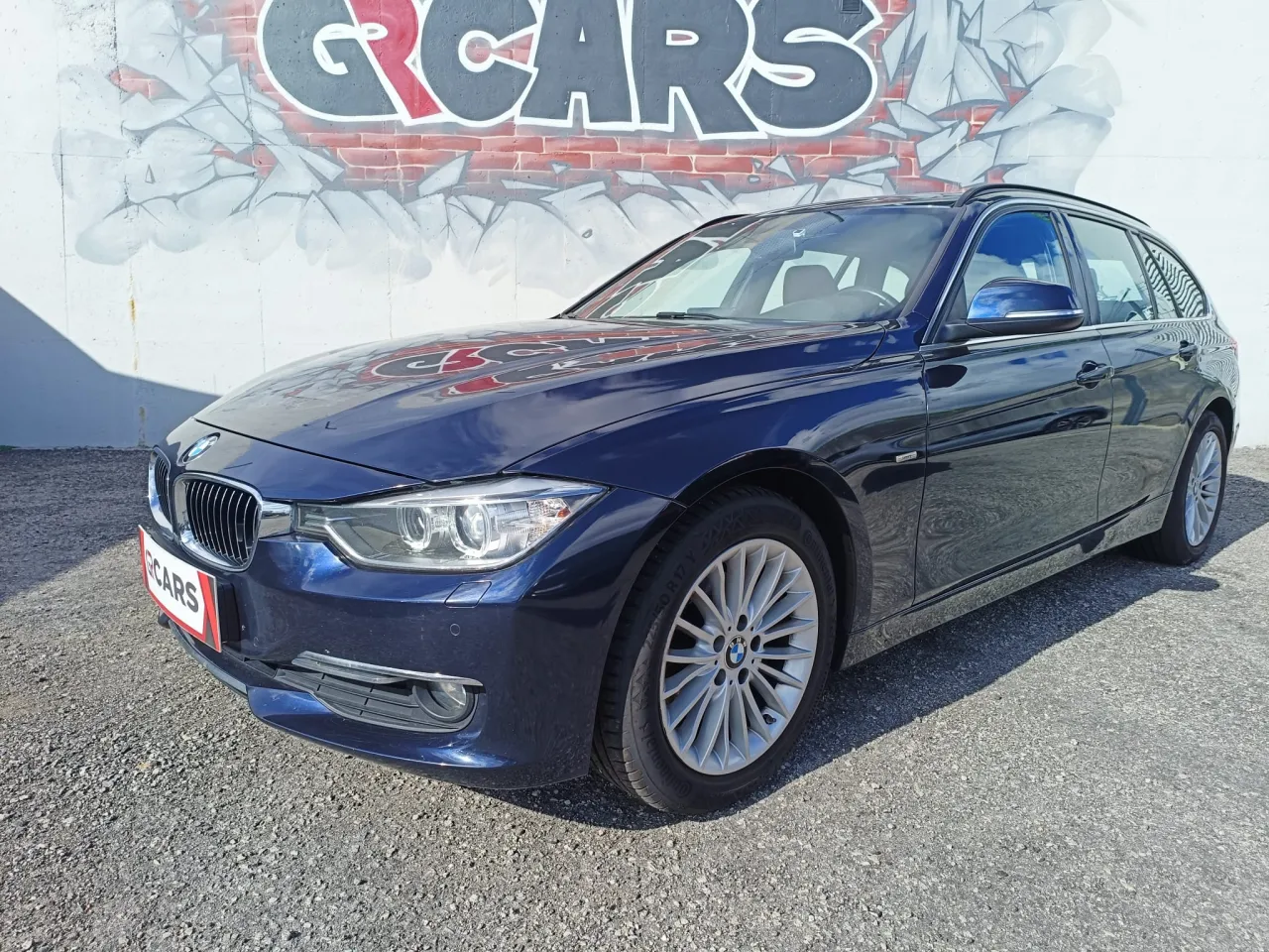 BMW 318D Luxury GR Cars Stand Automóvel