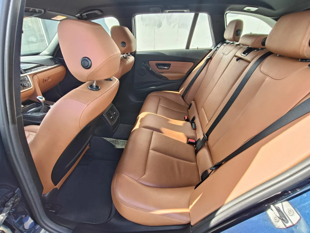 BMW 318D Luxury GR Cars Stand Automóvel