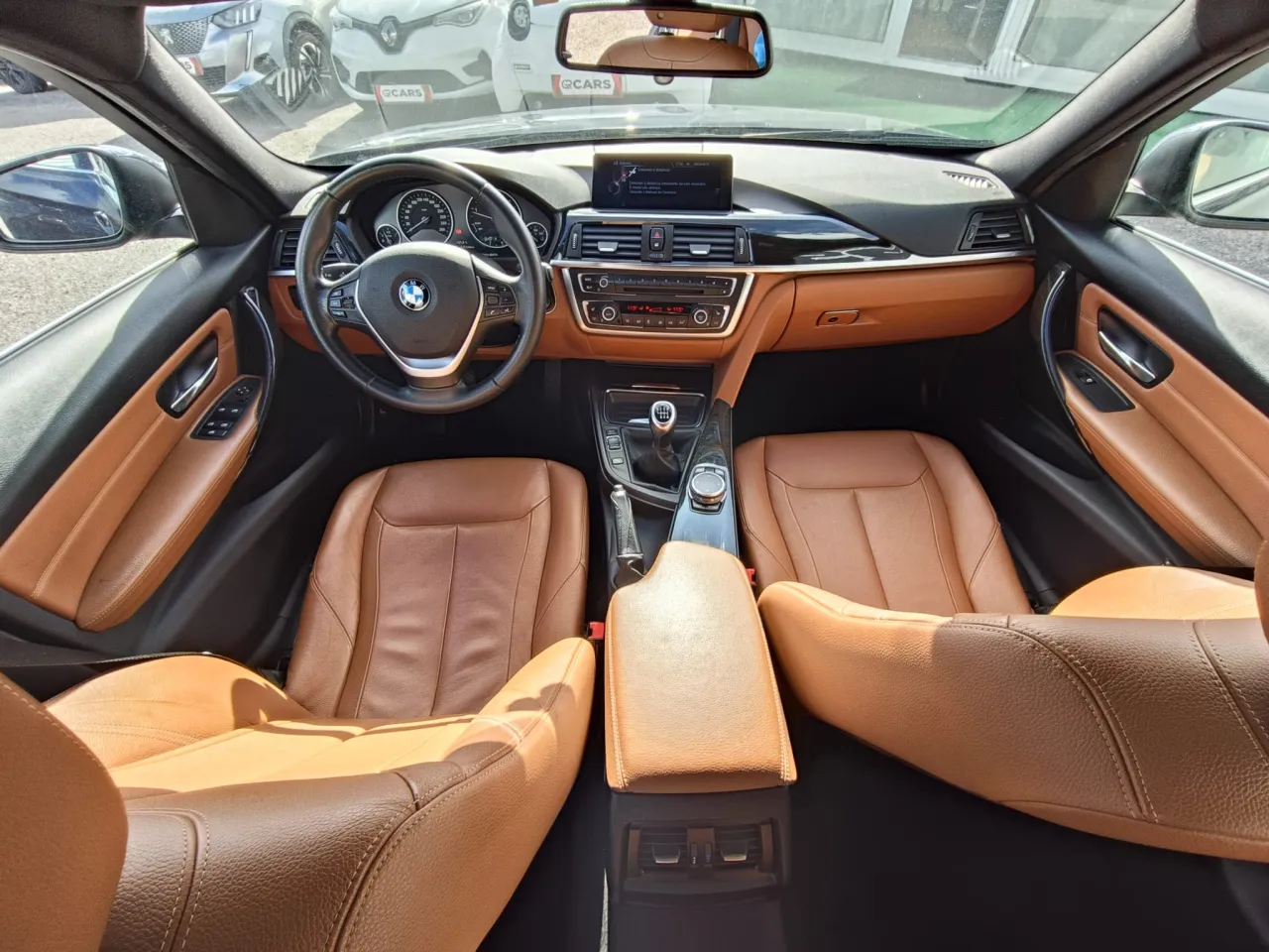 BMW 318D Luxury GR Cars Stand Automóvel