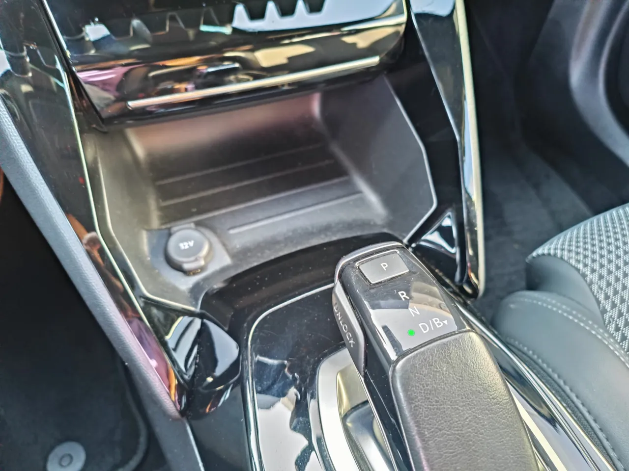peugeot E-2008 GR Cars Stand Automóvel
