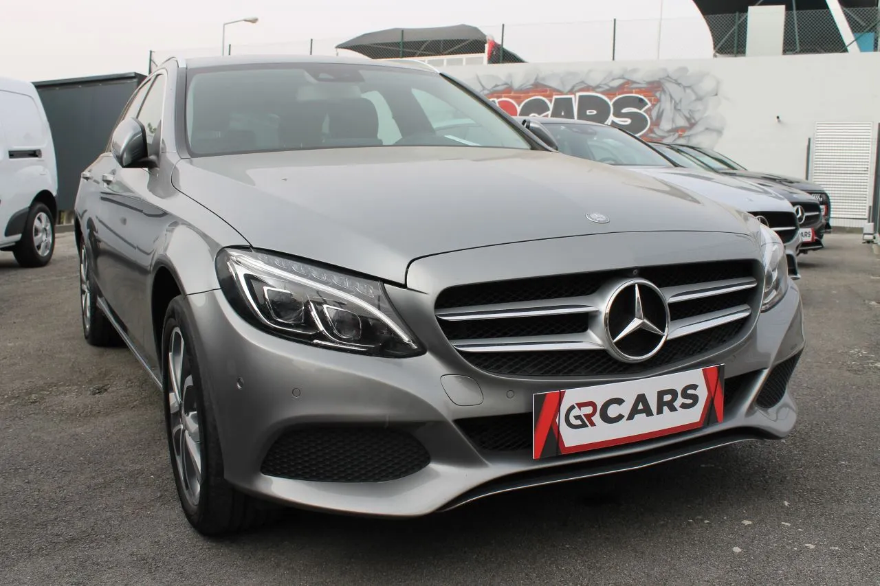 Mercedes-Benz C350E GR Cars Stand Automóvel