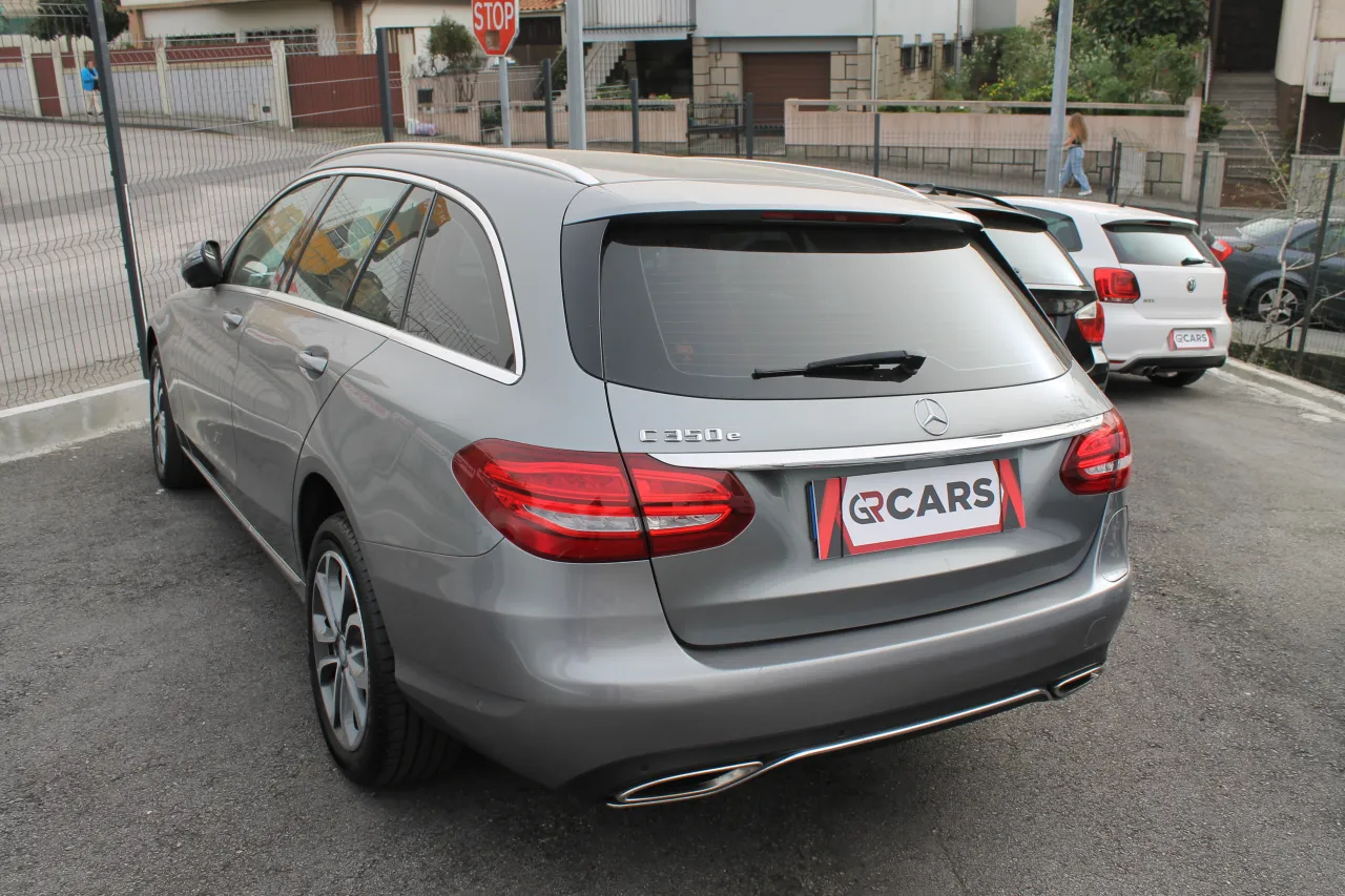 Mercedes-Benz C350E GR Cars Stand Automóvel