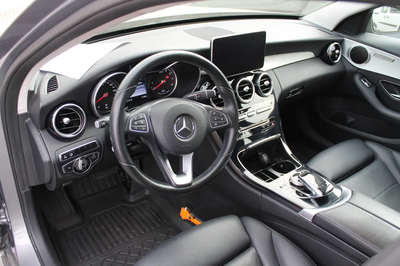 Mercedes-Benz C350E GR Cars Stand Automóvel