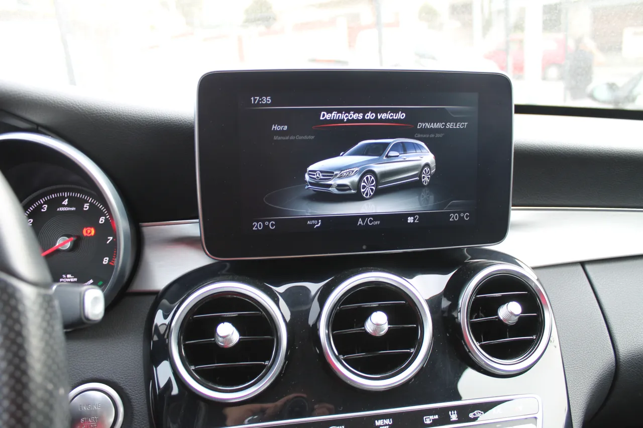 Mercedes-Benz C350E GR Cars Stand Automóvel