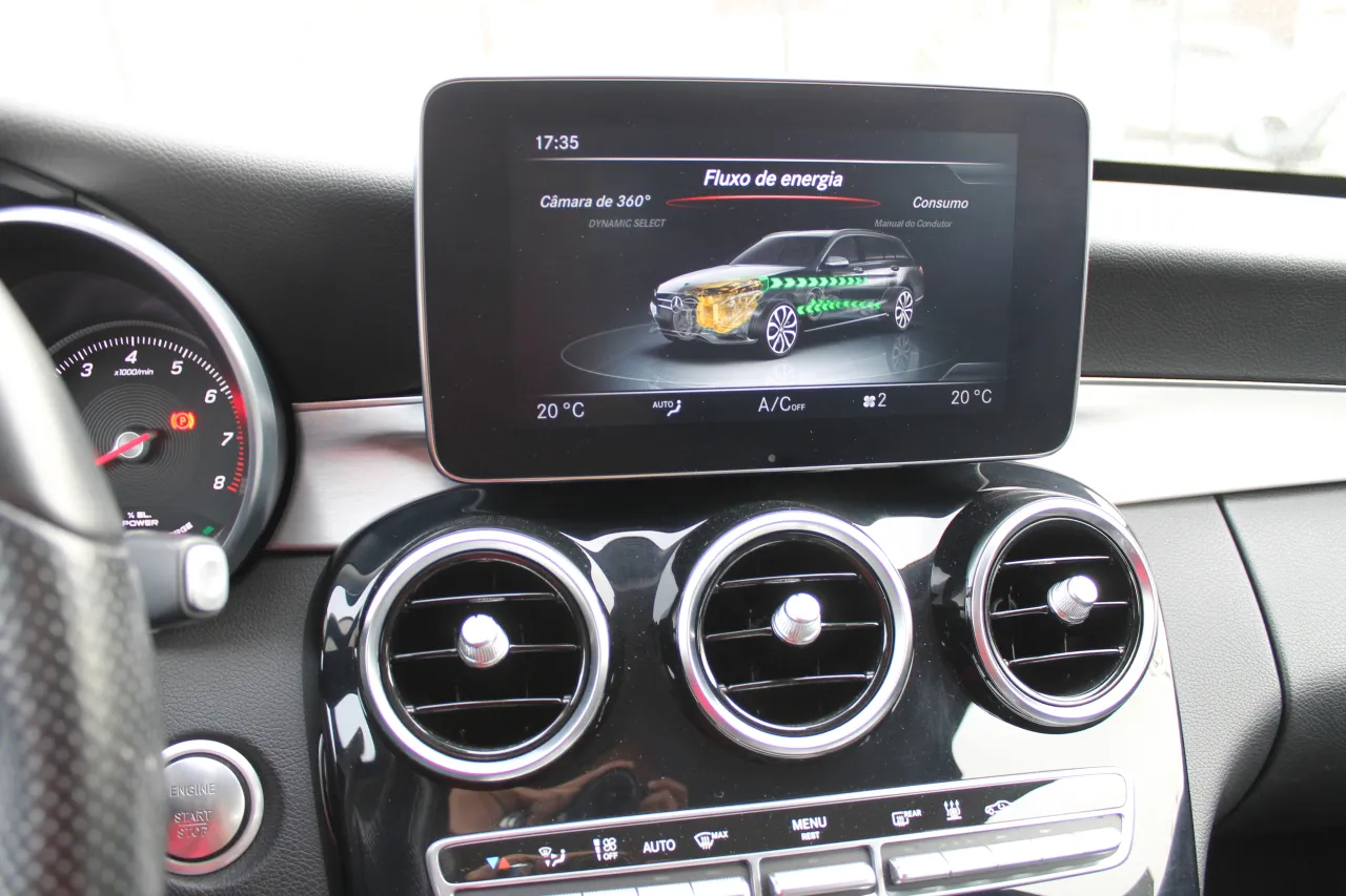 Mercedes-Benz C350E GR Cars Stand Automóvel