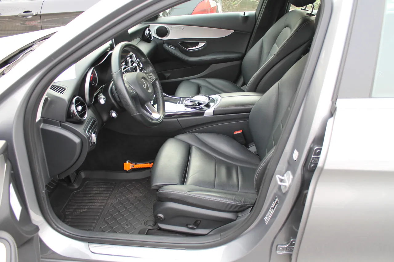 Mercedes-Benz C350E GR Cars Stand Automóvel
