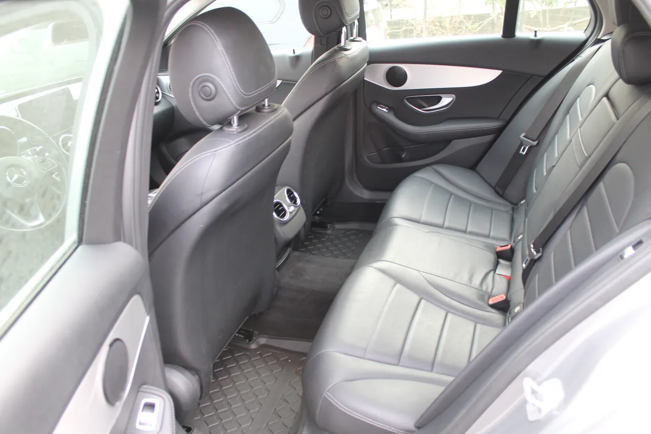 Mercedes-Benz C350E GR Cars Stand Automóvel