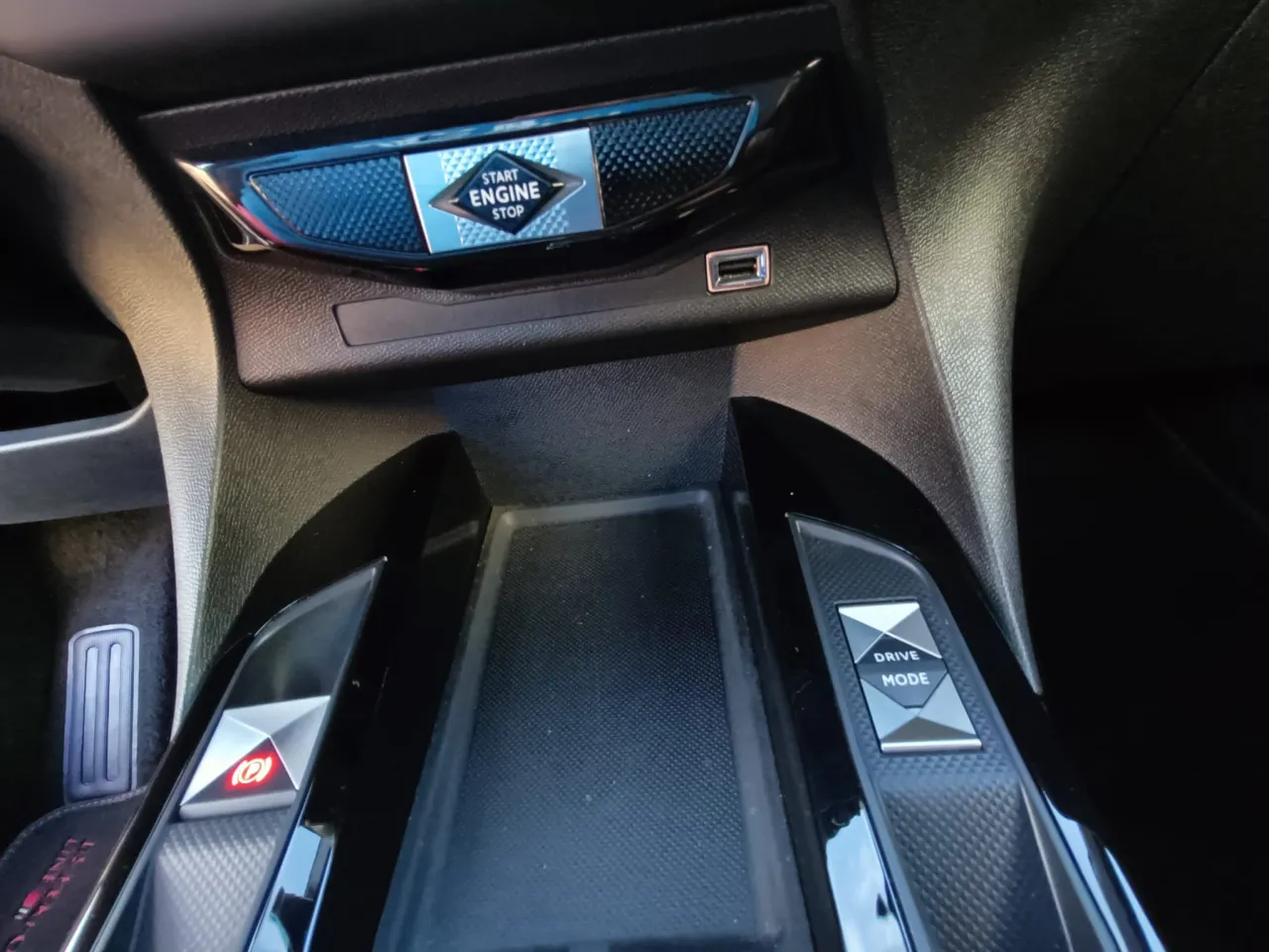 DS DS3 Crossback Performance  Line GR Cars Stand Automóvel