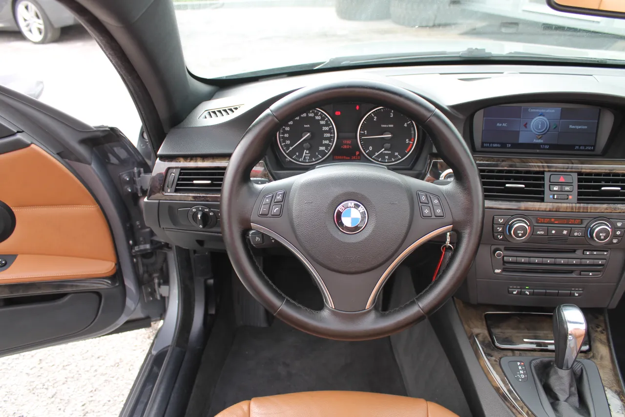 BMW 320 d Cabrio GR Cars Stand Automóvel